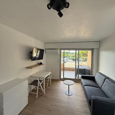 Super Studio Climatise Sur Le Port De Hyeres Apartamento Exterior foto