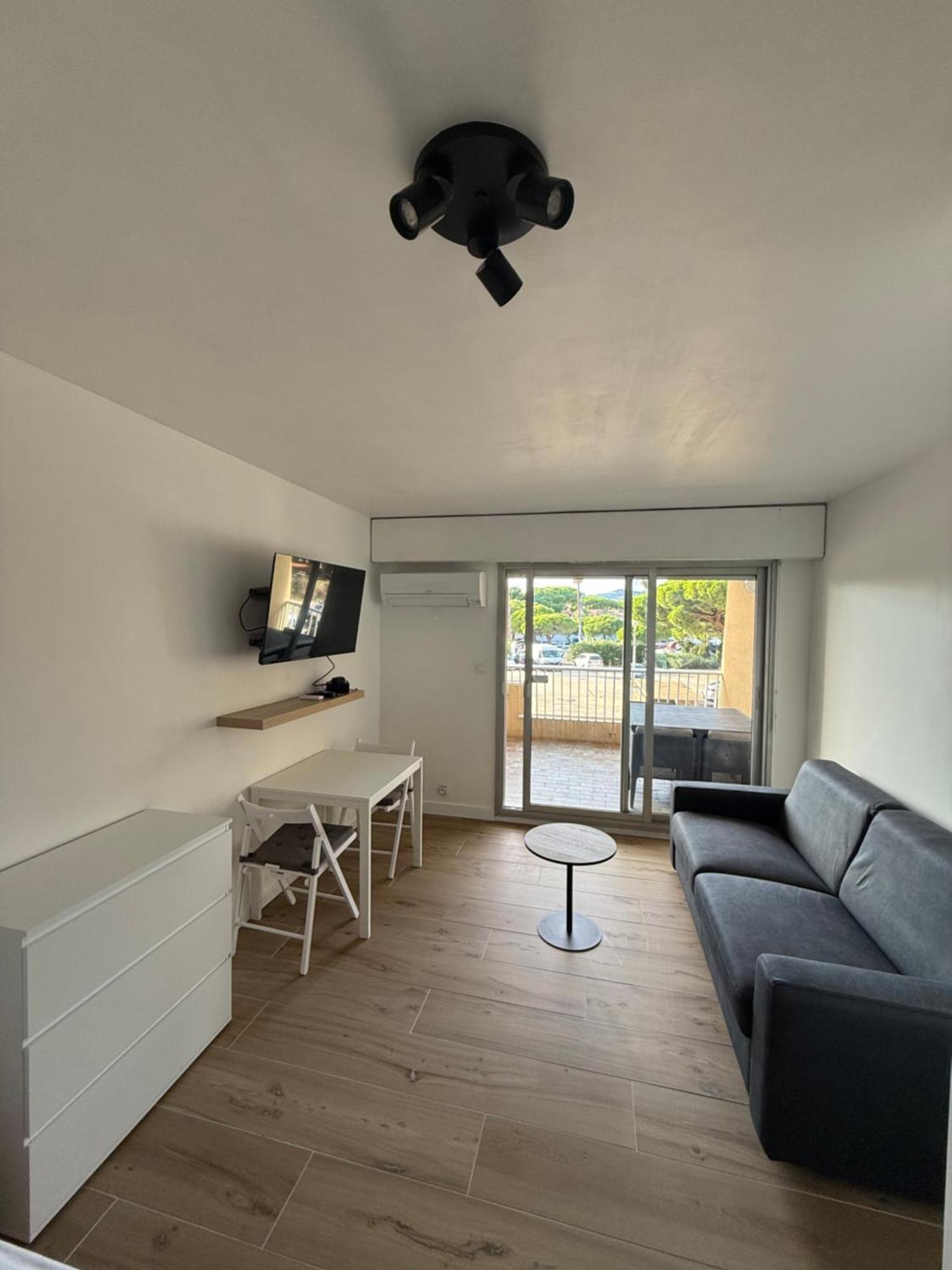 Super Studio Climatise Sur Le Port De Hyeres Apartamento Exterior foto